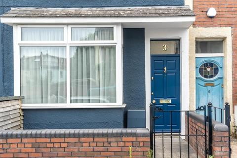 3 bedroom terraced house to rent, Tewkesbury Road, Bristol BS2