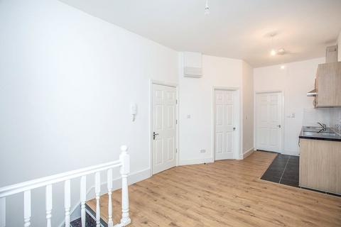 2 bedroom flat to rent, St. Johns Road, Hertfordshire WD17