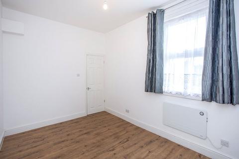 2 bedroom flat to rent, St. Johns Road, Hertfordshire WD17