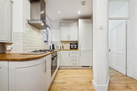 2 bedroom flat to rent, Lyham Road, London