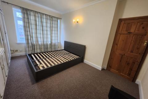 2 bedroom flat to rent, Hedgeley, Woodford Avenue, Ilford, Essex, IG4