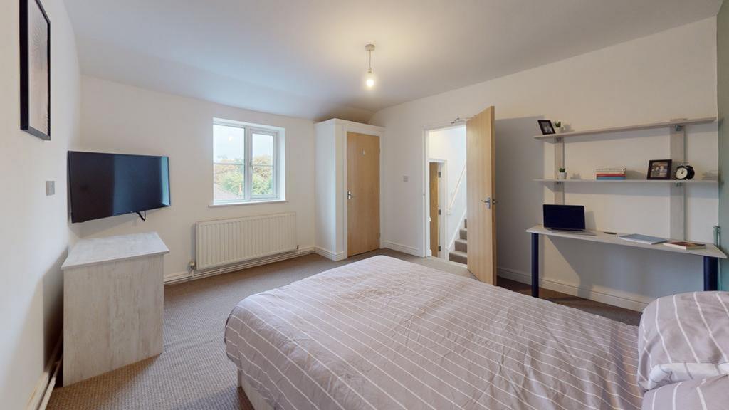 A spacious and bright large double bedroom perf...