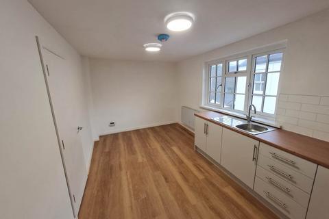 2 bedroom flat to rent, Carmarthen, Carmarthen SA31