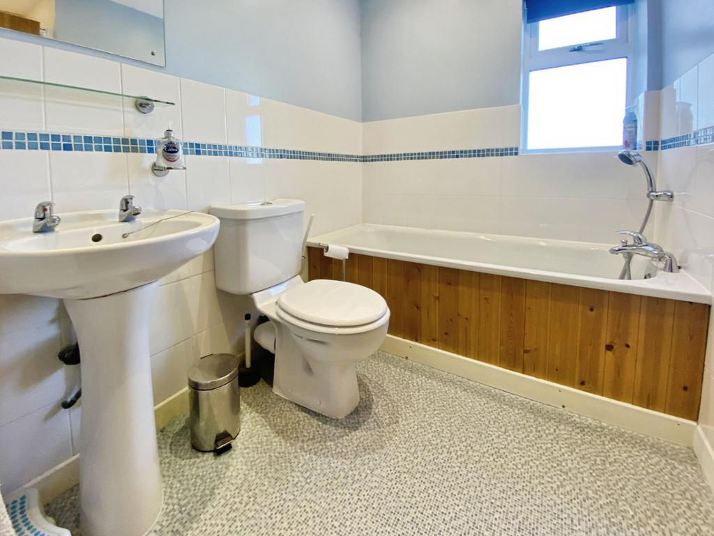 Pbox-bathroom-340782.jpeg