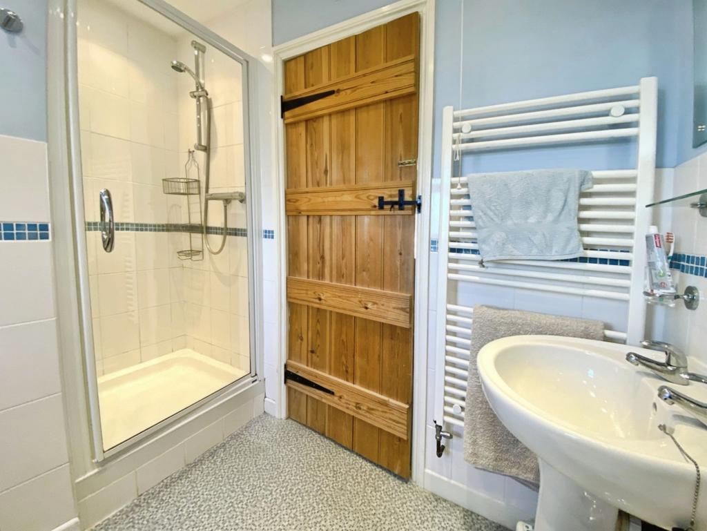 Pbox-bathroom-340782.jpeg
