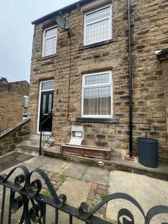 3 bedroom end of terrace house to rent, Lees Hall Road, Dewsbury, WF12