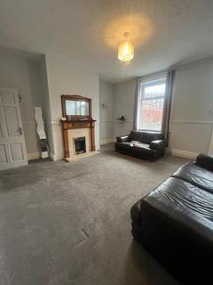 3 bedroom end of terrace house to rent, Lees Hall Road, Dewsbury, WF12