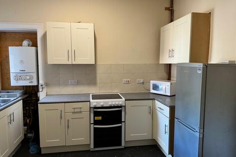 4 bedroom flat to rent, Bank Street, Galashiels TD1