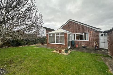 2 bedroom detached bungalow to rent, The Moors,  Thatcham,  RG19