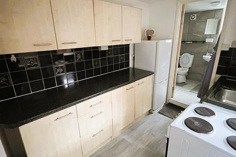 3 bedroom terraced house to rent, Hartley Road, High Town, Luton, LU2