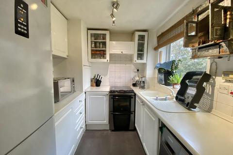 2 bedroom maisonette to rent, Compton Road, Hayes, UB3 2AZ