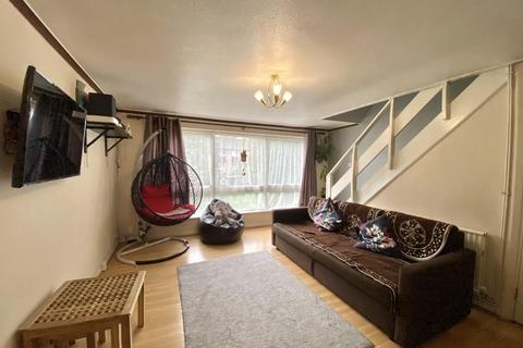 2 bedroom maisonette to rent, Compton Road, Hayes, UB3 2AZ