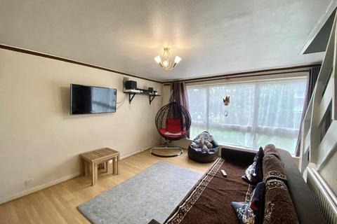 2 bedroom maisonette to rent, Compton Road, Hayes, UB3 2AZ