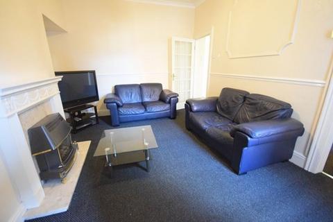 2 bedroom flat to rent, Reading Road, South Shields