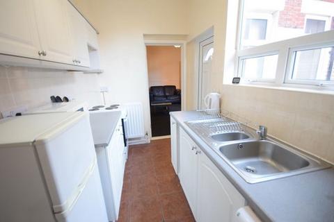 2 bedroom flat to rent, Reading Road, South Shields