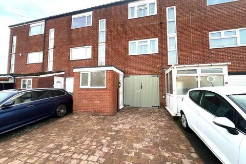 4 bedroom townhouse to rent, Clough Avenue, Wilmslow