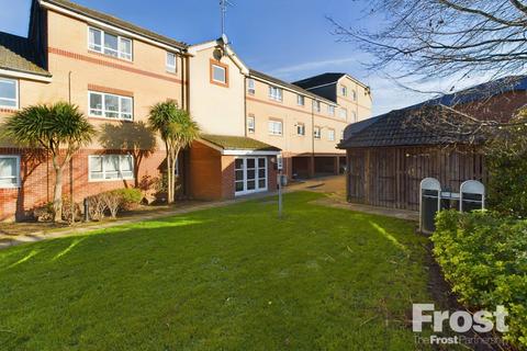 2 bedroom apartment for sale, Chertsey Road, Feltham, Middlesex, TW13