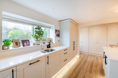 4 bedroom end of terrace house for sale, Owl Mews, Lascelles Hall Road,