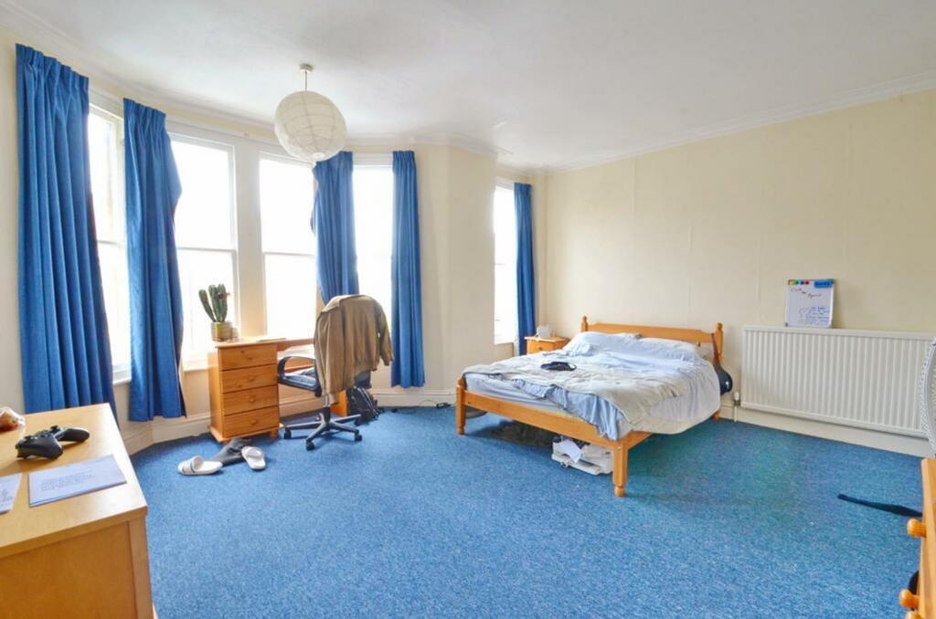 A spacious and bright large double bedroom with...