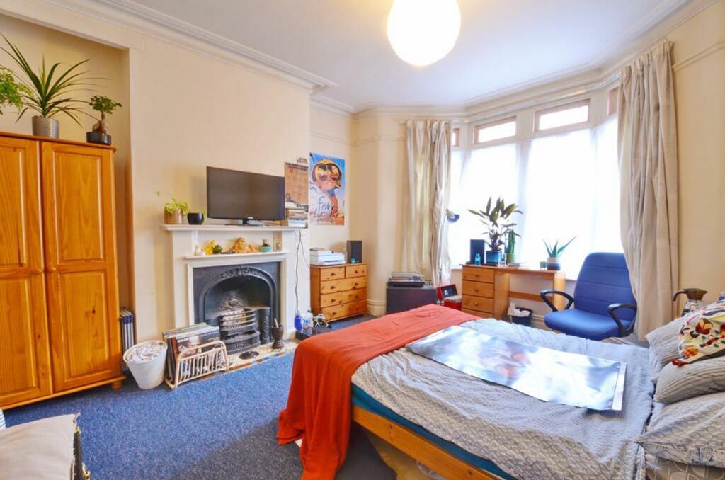 A spacious and inviting double bedroom featurin...