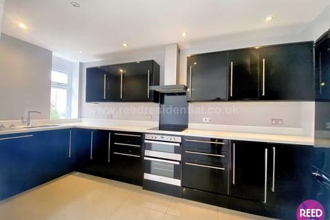 3 bedroom flat for sale, Southchurch Road, Southend On Sea