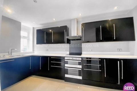 3 bedroom flat for sale, Southchurch Road, Southend On Sea