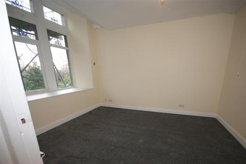 Studio to rent, Halifax Road, Brighouse