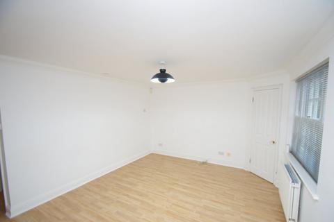 2 bedroom ground floor flat to rent, Mulberry Close, WATFORD, WD17