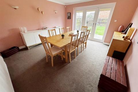 4 bedroom detached house for sale, Cheltenham Way, Cleethorpes, N.E. Lincs, DN35 0UG