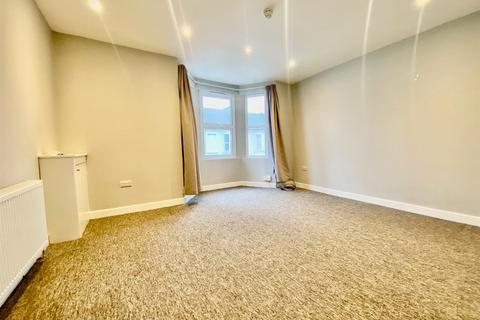 1 bedroom house to rent, Clifton Road, Worthing