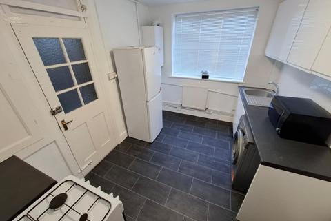 2 bedroom flat to rent, Colney Hatch Lane, London N10