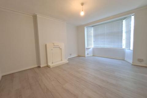 2 bedroom flat to rent, Colney Hatch Lane, London N10