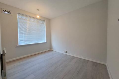 2 bedroom flat to rent, Colney Hatch Lane, London N10