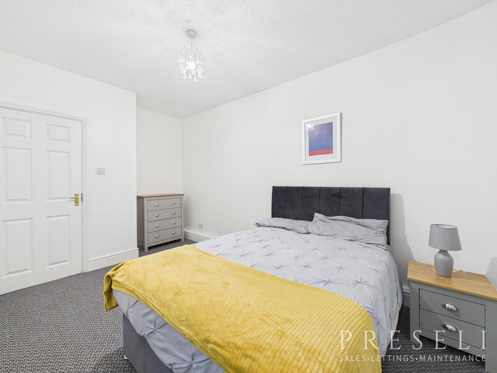 Flat 10 pic 2