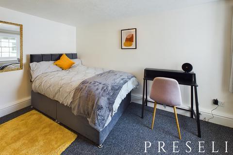 undefined, St. Mary's Street