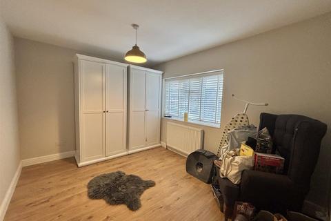 3 bedroom house to rent, Don Avenue, York