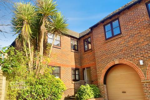 2 bedroom apartment to rent, Woodlands Lane Chichester PO19