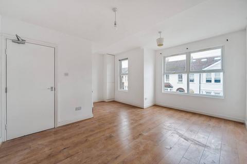 6 bedroom terraced house to rent, Longmead Road, Tooting, London, SW17