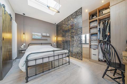 3 bedroom semi-detached house for sale, Champness Close, West Norwood, London, SE27