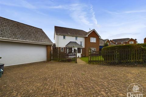 4 bedroom detached house for sale, Park Road, Berry Hill, Coleford