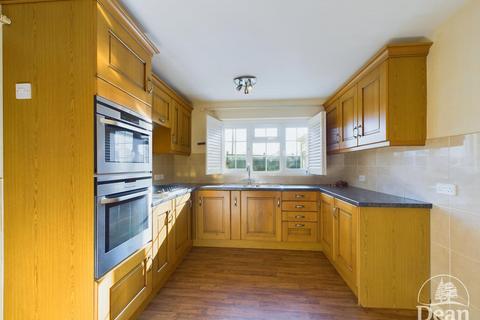 4 bedroom detached house for sale, Park Road, Berry Hill, Coleford