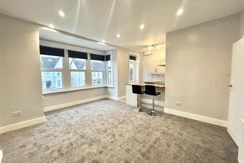 1 bedroom flat to rent, Meteor Road, Westcliff-On-Sea, Essex