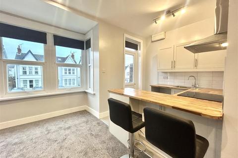 1 bedroom flat to rent, Meteor Road, Westcliff-On-Sea, Essex