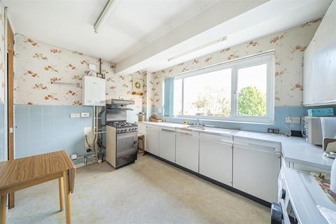 2 bedroom flat for sale, London Road, Guildford