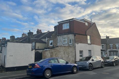 7 bedroom terraced house for sale, Granville Road, Gravesend, Kent, DA11 0JU