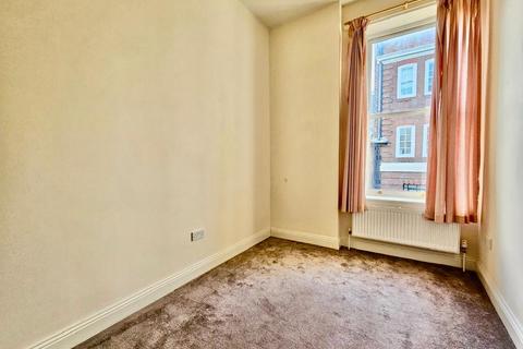 2 bedroom house to rent, Thorn Road, Worthing