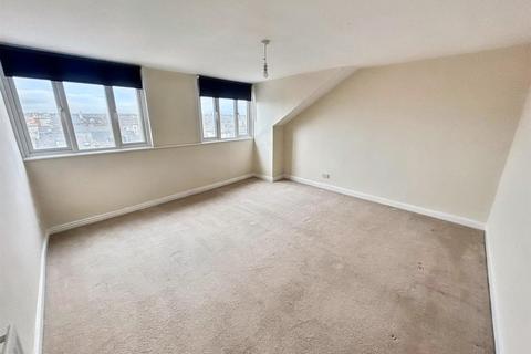 3 bedroom apartment to rent, Percy Gardens, Tynemouth