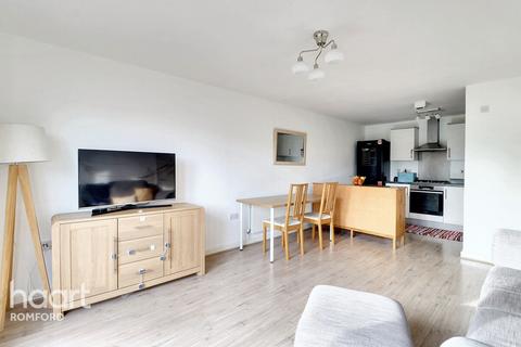 2 bedroom apartment for sale, Cottons Approach, Romford