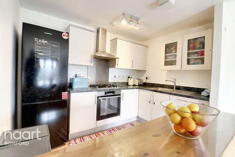 2 bedroom apartment for sale, Cottons Approach, Romford