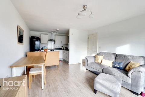 2 bedroom apartment for sale, Cottons Approach, Romford